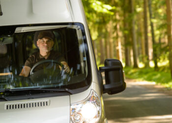 CONDUCCIÓN PROFESIONAL DE VEHÍCULOS TURISMOS Y FURGONETAS