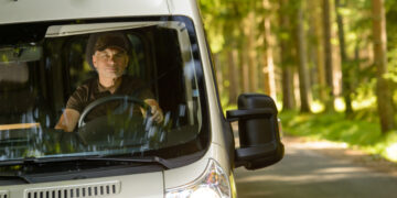 CONDUCCIÓN PROFESIONAL DE VEHÍCULOS TURISMOS Y FURGONETAS