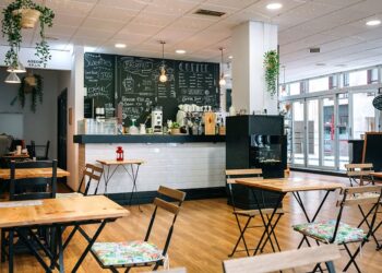 SERVICIOS DE BAR Y CAFETERÍA