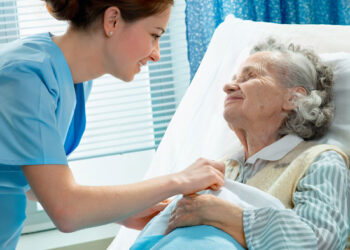 ATENCIÓN SOCIOSANITARIA A PERSONAS DEPENDIENTES EN INSTITUCIONES SOCIALES