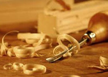 APLICACIÓN DE BARNICES Y LACAS EN ELEMENTOS DE CARPINTERÍA Y MUEBLE